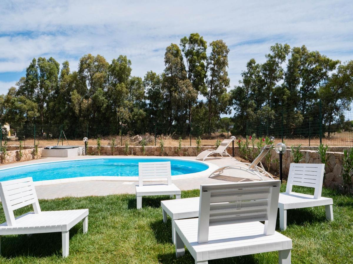 Villetta Con Piscina Budoni Affitti Spiaggia 700 Mt 외부 사진